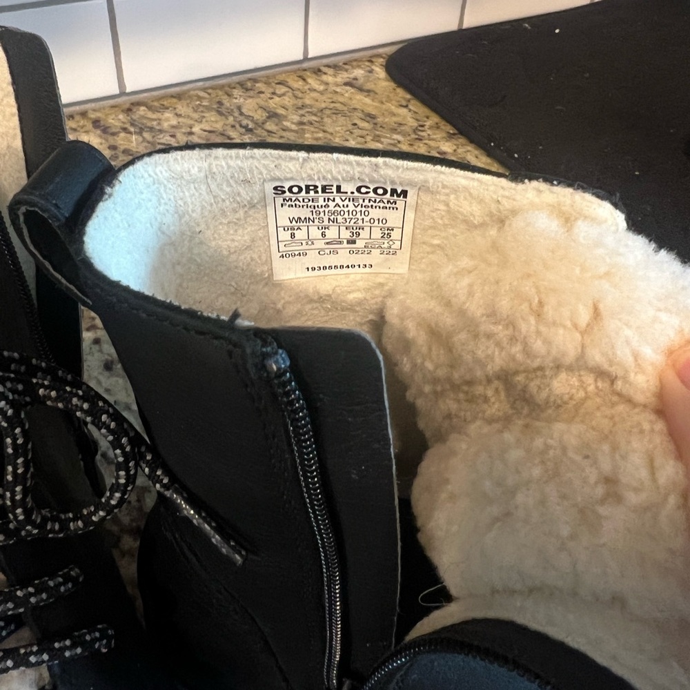 Size 8 Sorel waterproof boots